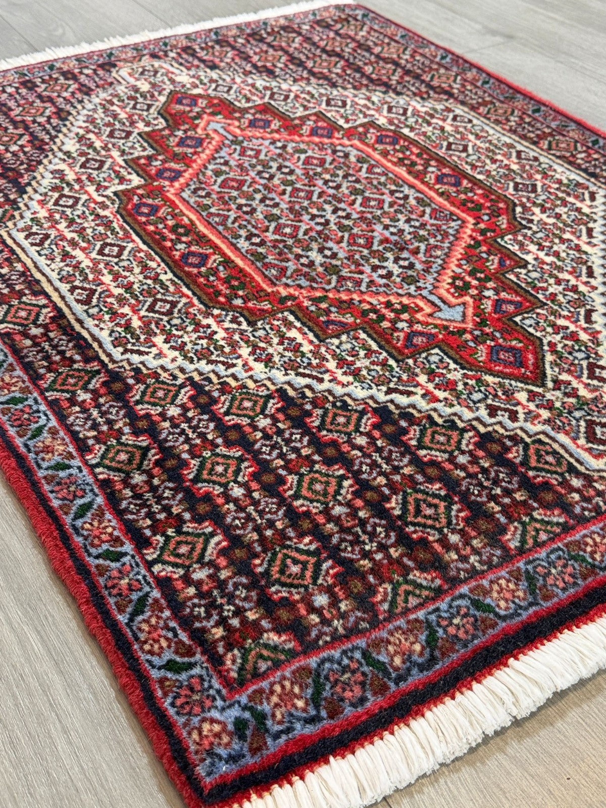 Schöner Senneh GEREINIGT Orientteppich Perserteppich 96 cm x 73 cm 26-G10001