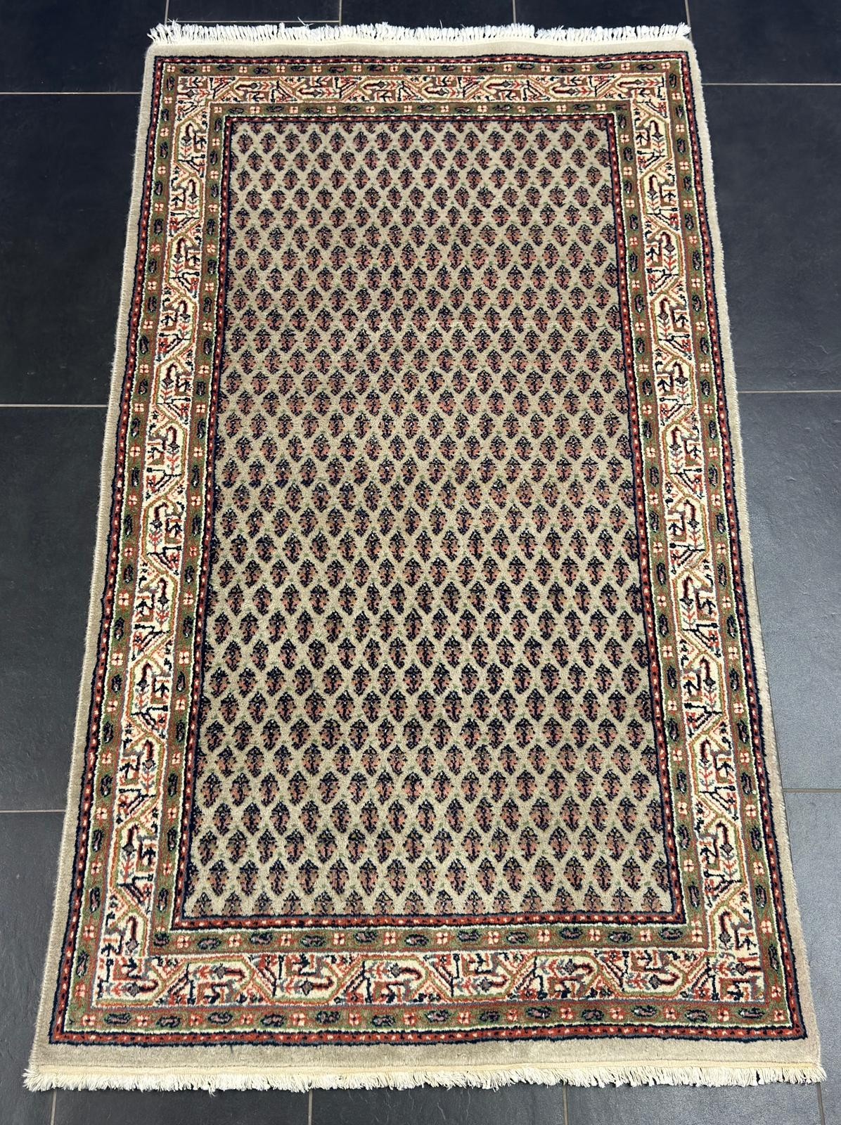 Schöner Sarough Mir GEREINIGT Orientteppich Perserteppich 159 cm x 92 cm CG0061