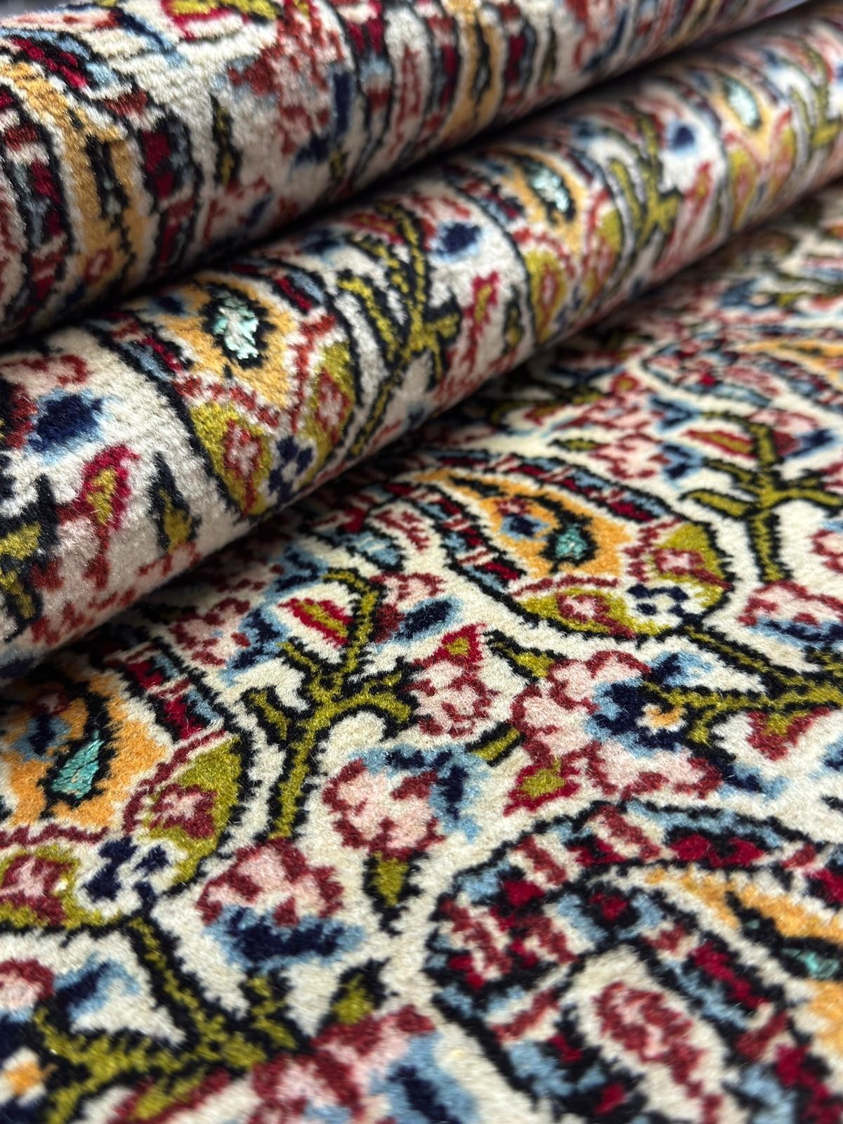 Ghom mit Seide GEREINIGT  131 cm x 77 cm Orientteppich Perserteppich G0326