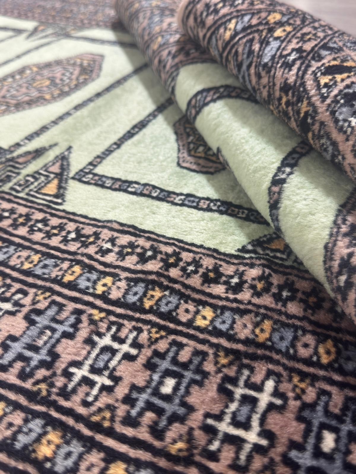 Schöner Buchara GEREINIGT Orientteppich Perserteppich Teppich 121cmx79cm G0219