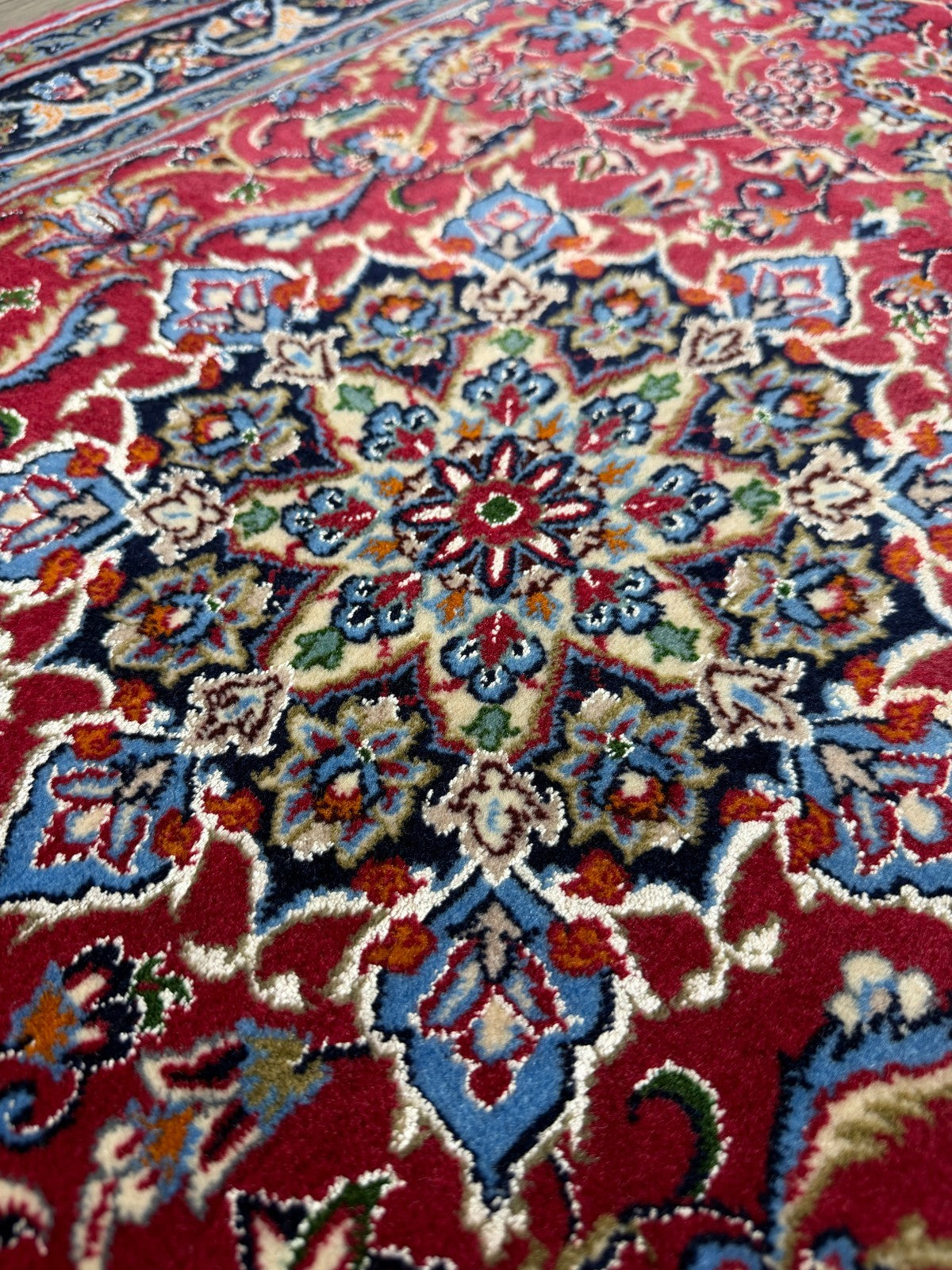 Isfahan mit SEIDE GEREINIGT Orientteppich Perserteppich 105 cm x 72 cm G0267