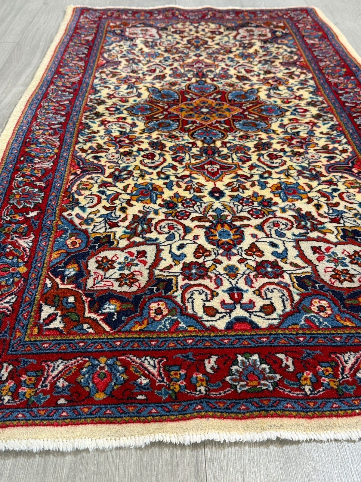 Blumen Sarukh GEREINIGT Orientteppich Perserteppich 129 cm x 70 cm 26-CG1007