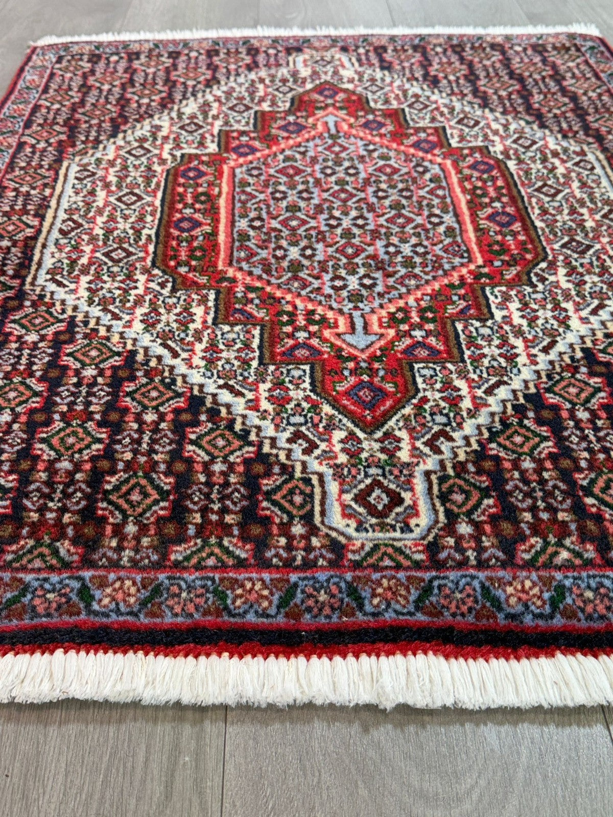 Schöner Senneh GEREINIGT Orientteppich Perserteppich 96 cm x 73 cm 26-G10001