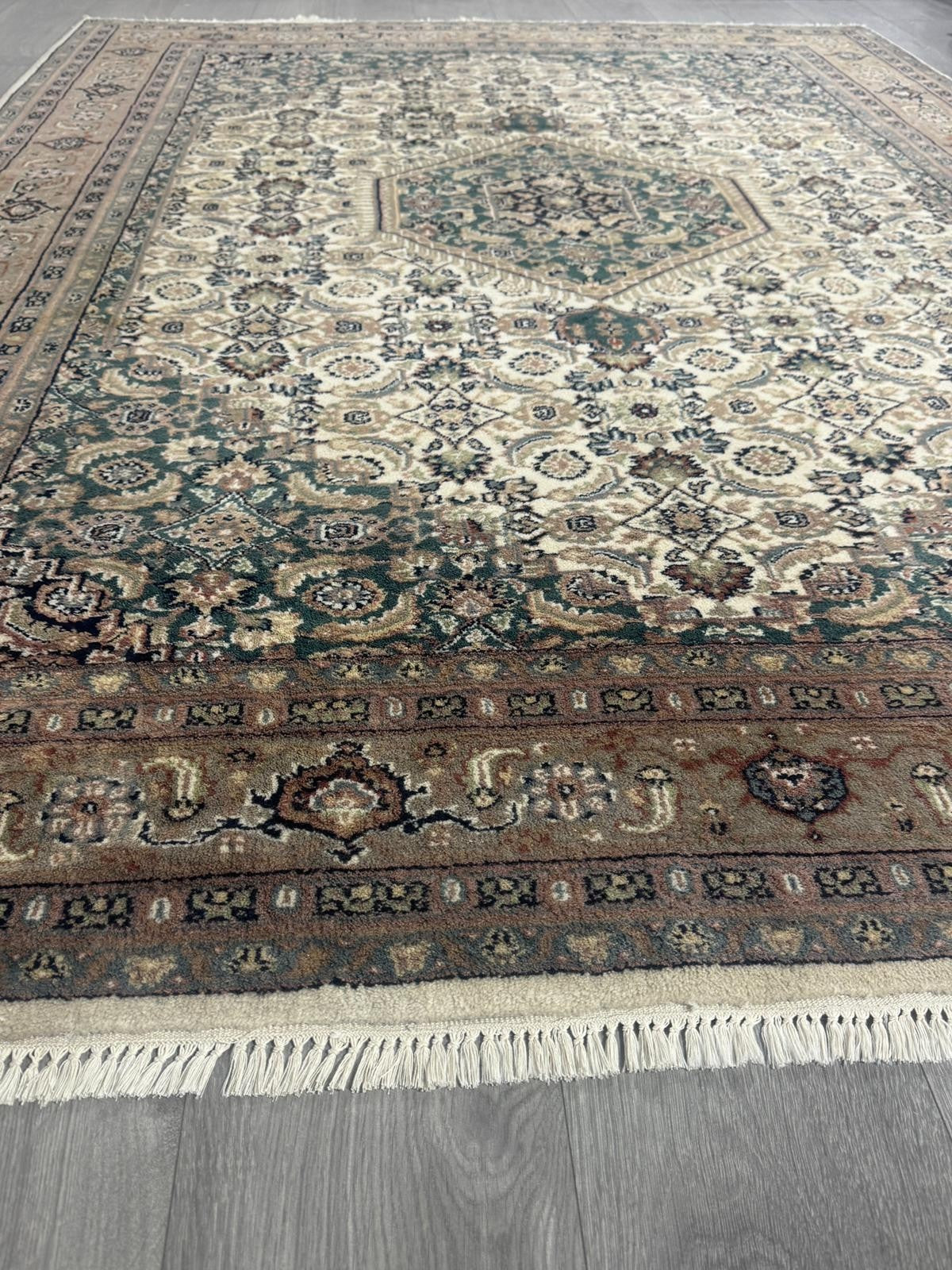 Schöner Täbriz  Orientteppich Perserteppich Teppich 253 cm x 182 cm C80033